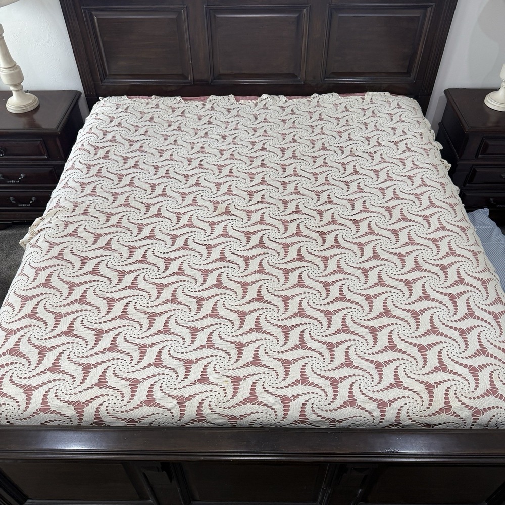 Hand Crocheted Lace Bedspread Queen‎ Neutral Swirl Blanket Vtg Handmade Beige